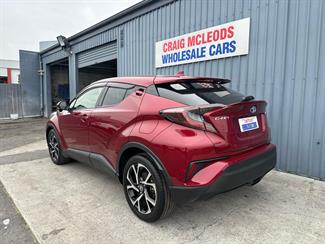 2017 Toyota C-HR - Thumbnail