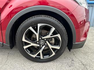 2017 Toyota C-HR - Thumbnail