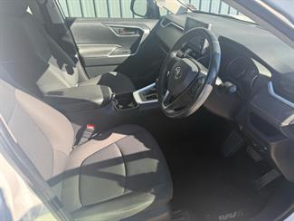 2021 Toyota RAV4 - Thumbnail
