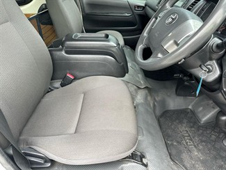 2017 Toyota HIACE - Thumbnail