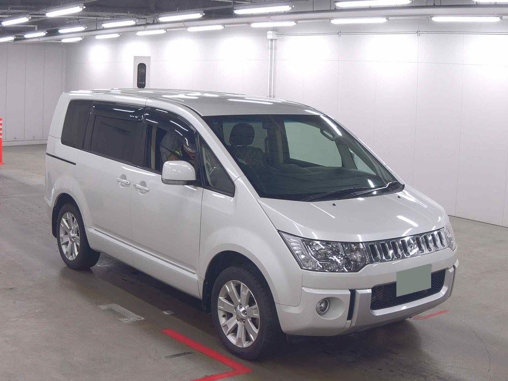 2016 Mitsubishi DELICA