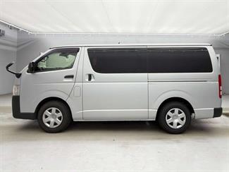 2021 Toyota HIACE - Thumbnail