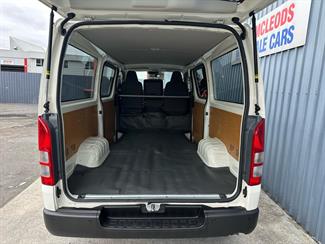 2022 Toyota HIACE - Thumbnail