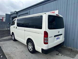 2020 Toyota HIACE - Thumbnail